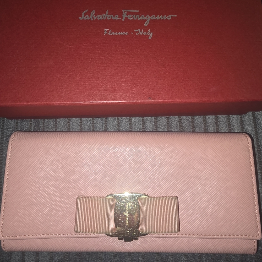 Salvatore Ferragamo Vara Bow long wallet Pink Box Included - Picture 2 of 10